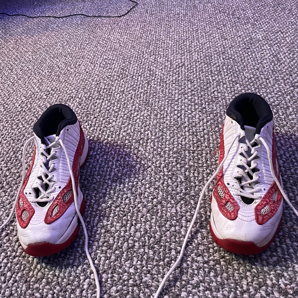 Jordan 11 Low Gym Red Size 7.5